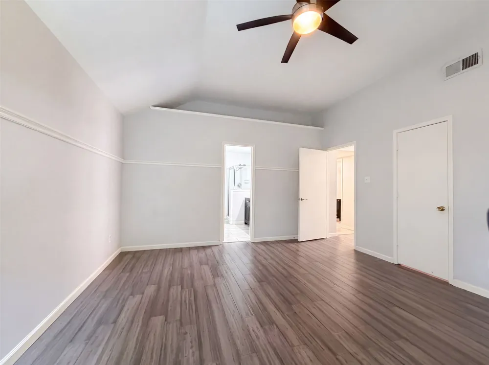 2831 Red Oak Drive Grand Prairie, TX 75052