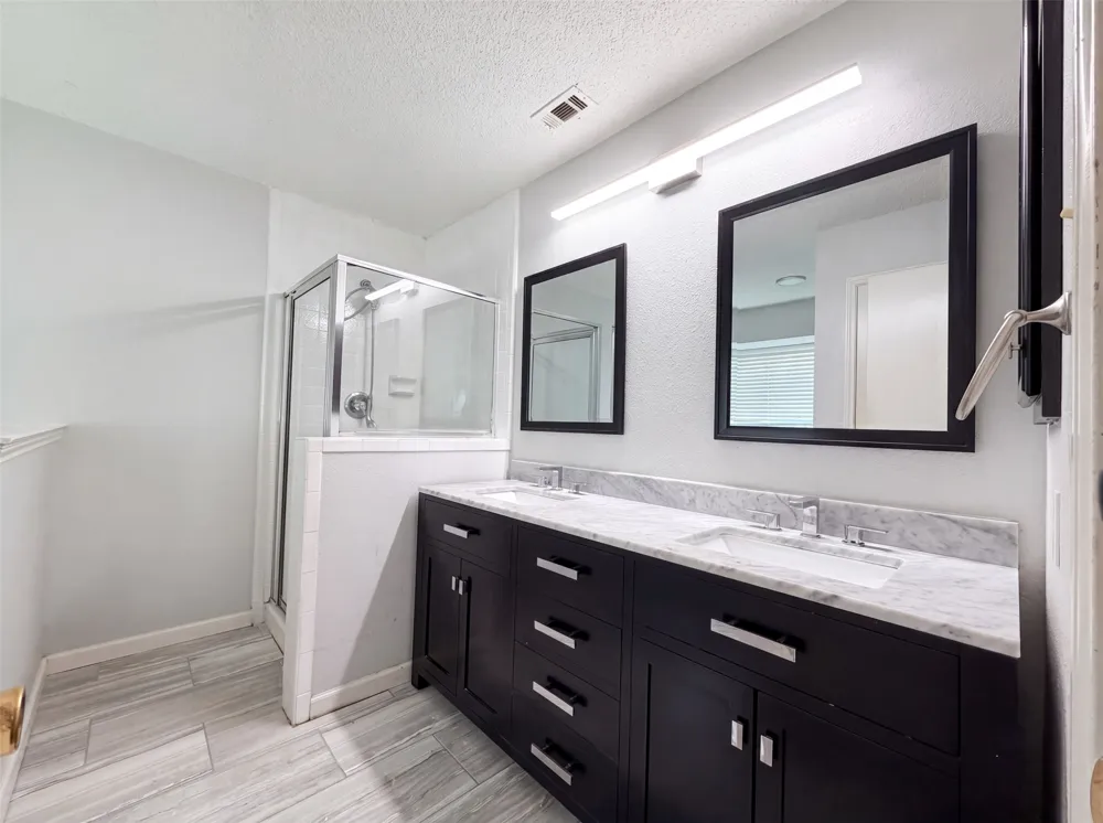 2831 Red Oak Drive Grand Prairie, TX 75052