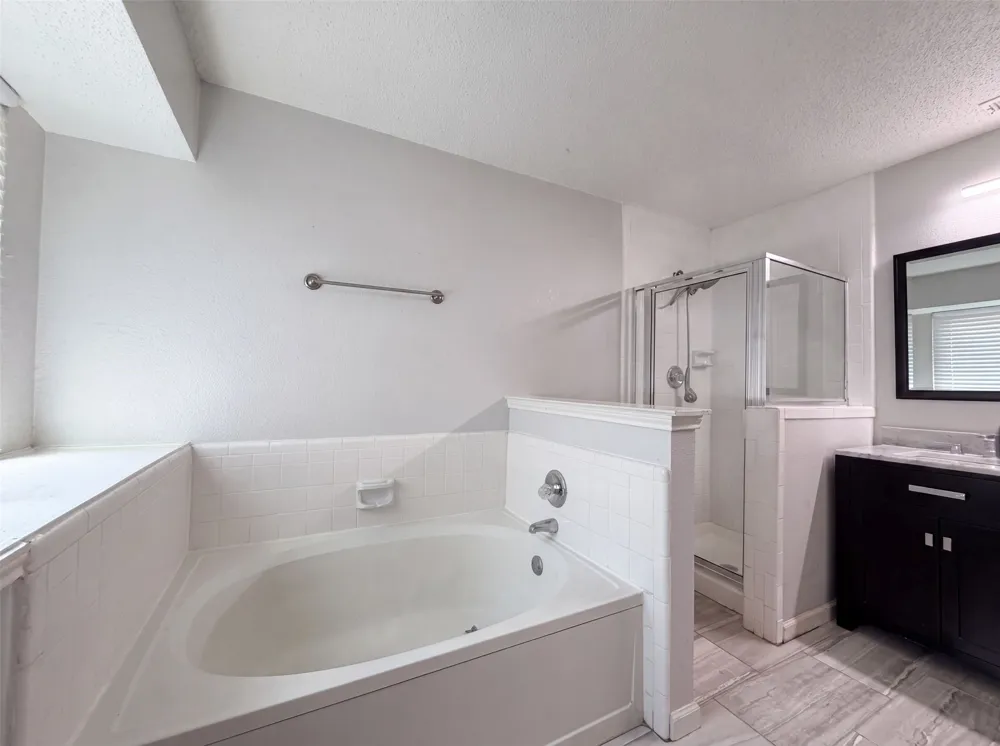 2831 Red Oak Drive Grand Prairie, TX 75052
