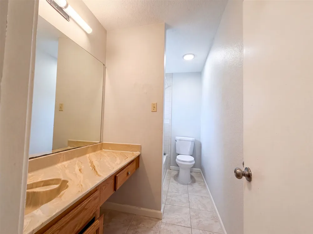 2831 Red Oak Drive Grand Prairie, TX 75052