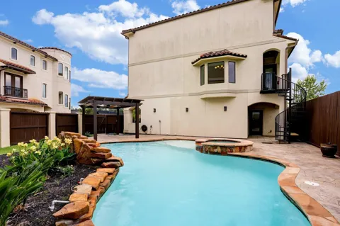 5526 Mcculloch Circle