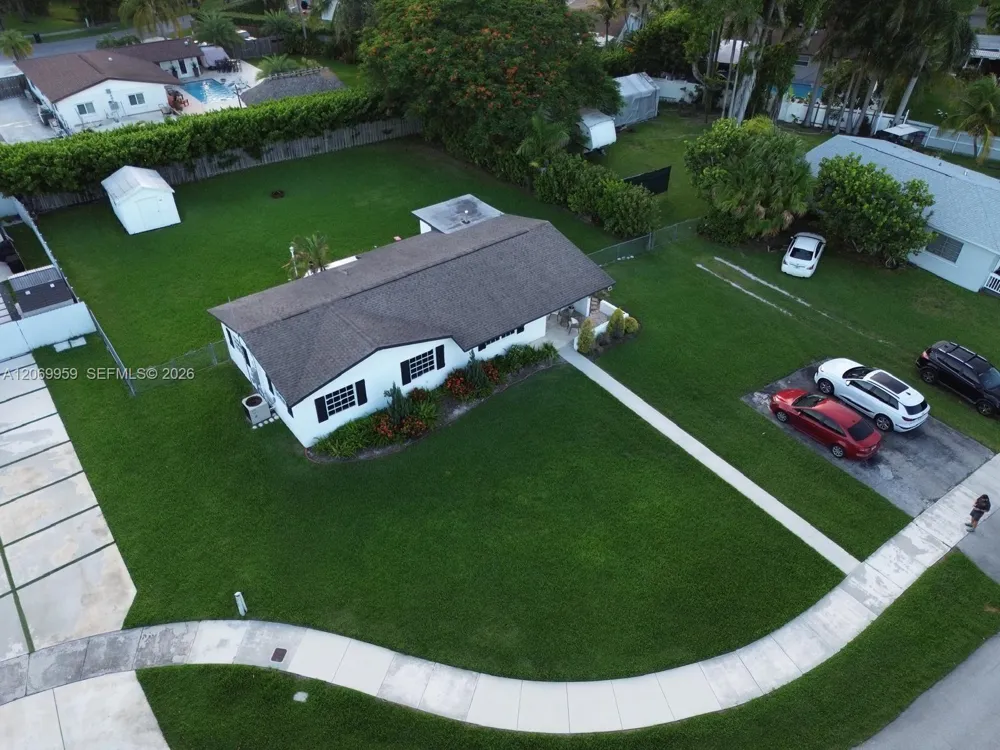 18608 SW 93rd Pl Cutler Bay, FL 33157