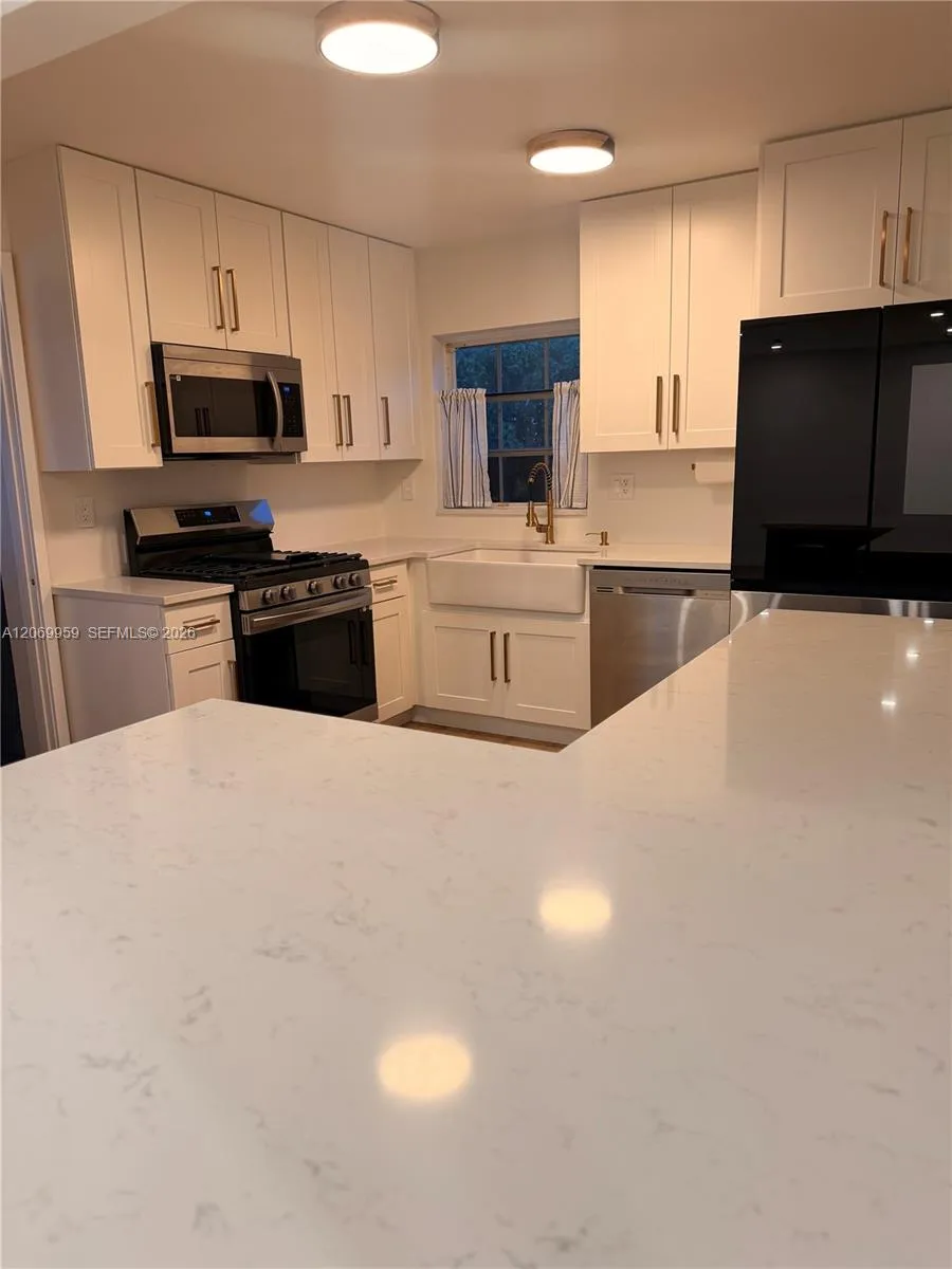 18608 SW 93rd Pl Cutler Bay, FL 33157