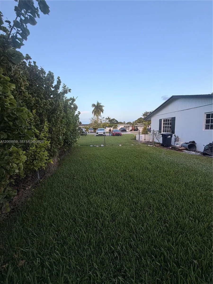 18608 SW 93rd Pl Cutler Bay, FL 33157