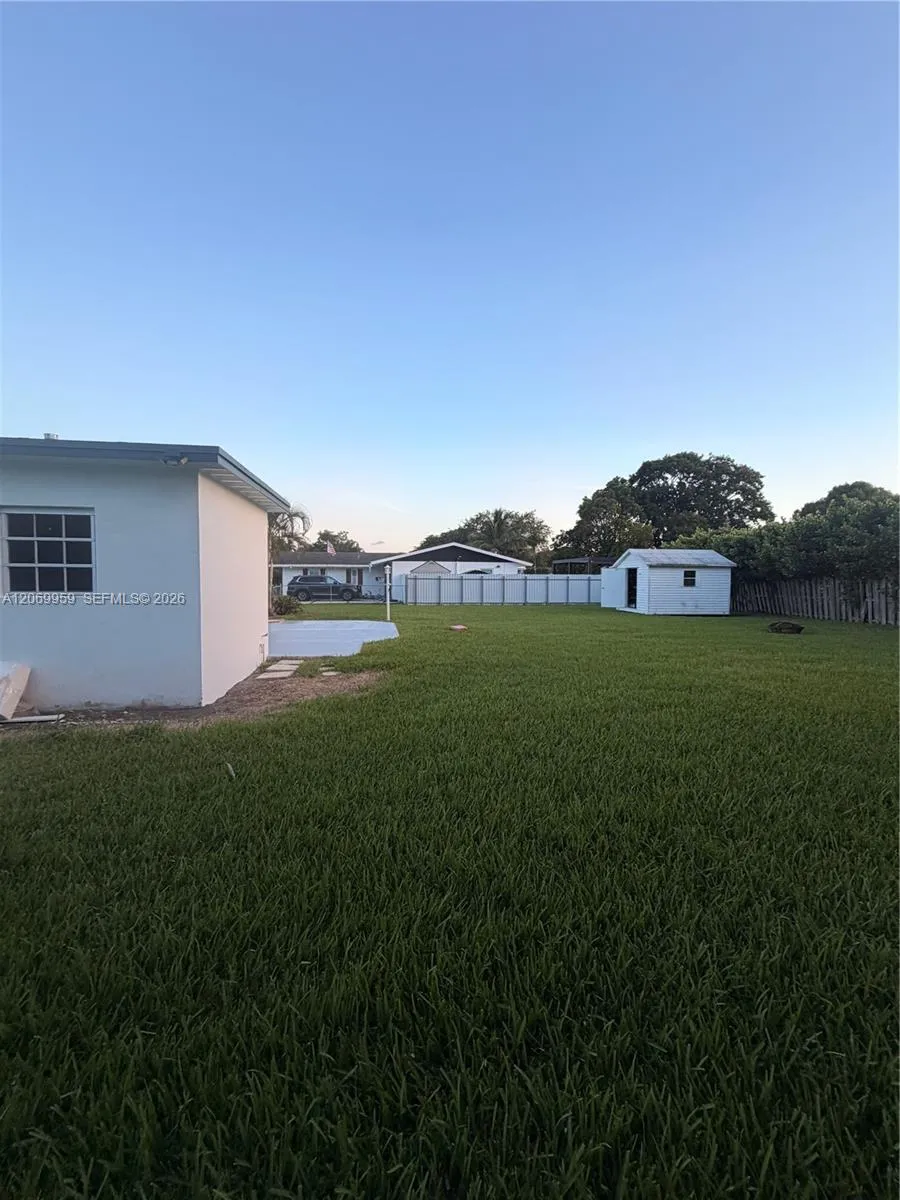 18608 SW 93rd Pl Cutler Bay, FL 33157