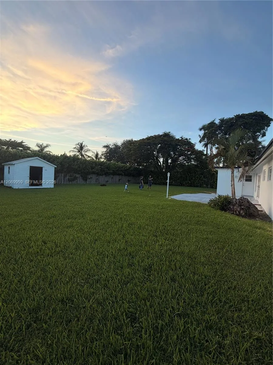 18608 SW 93rd Pl Cutler Bay, FL 33157