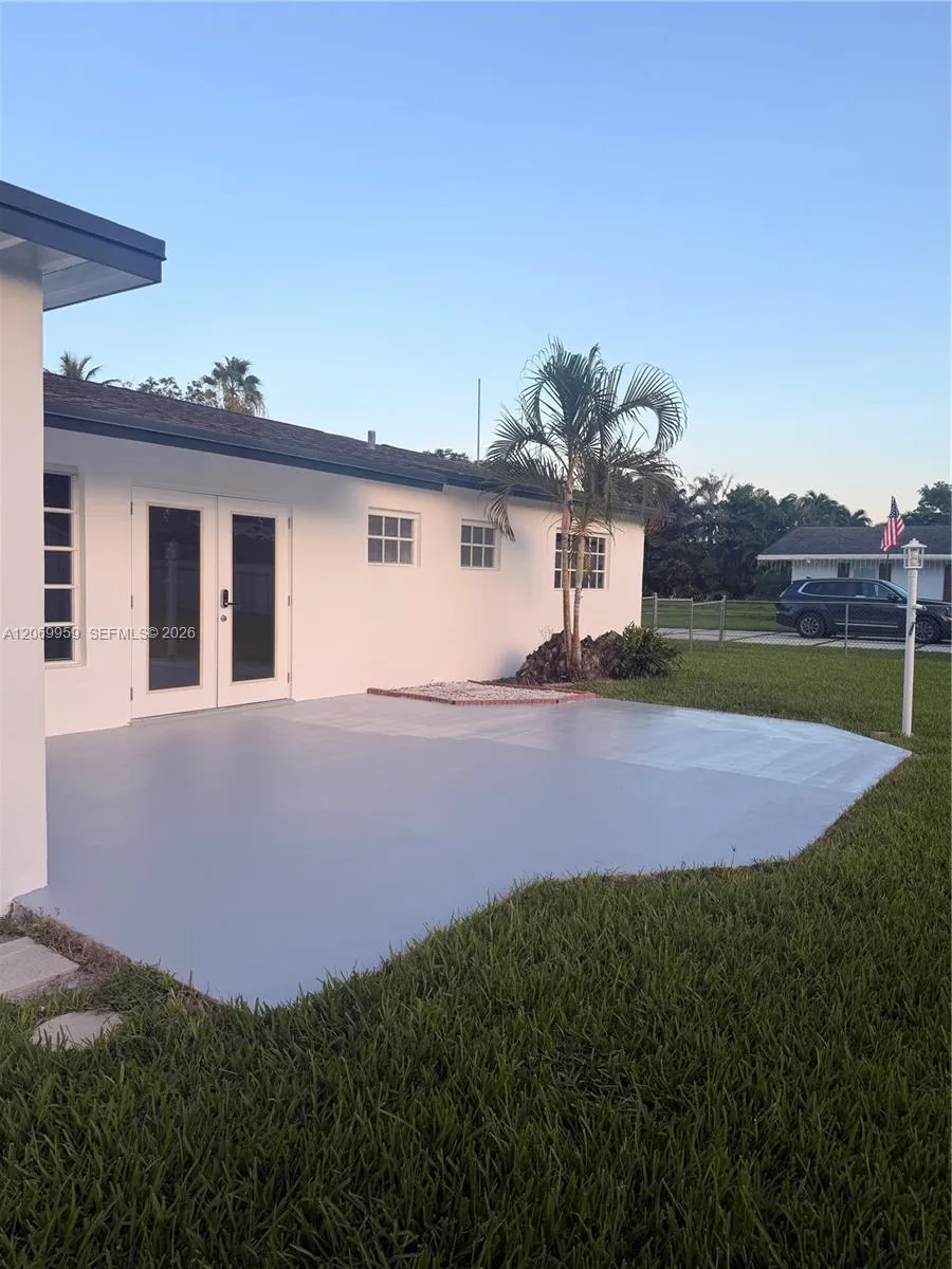 18608 SW 93rd Pl Cutler Bay, FL 33157