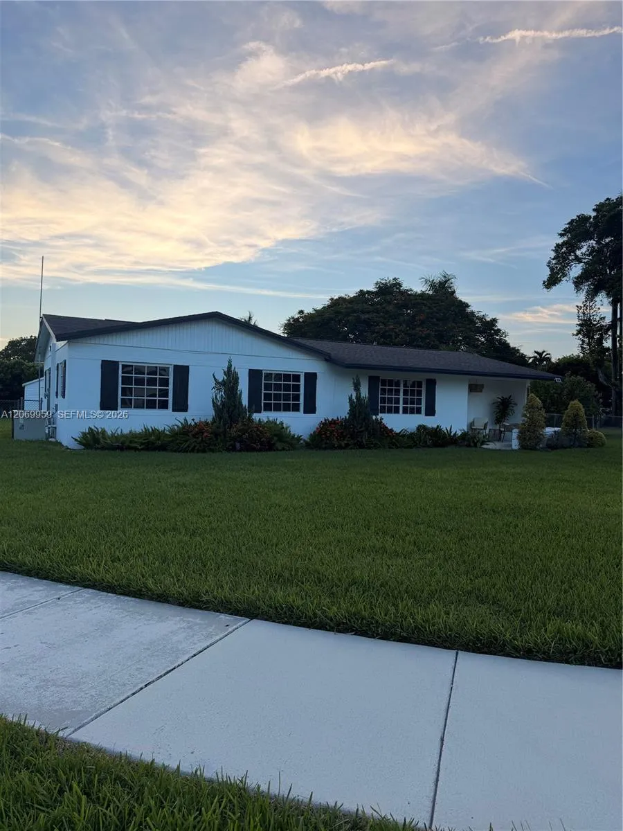 18608 SW 93rd Pl Cutler Bay, FL 33157