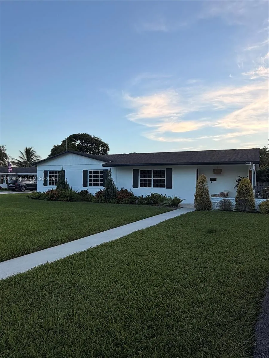 18608 SW 93rd Pl Cutler Bay, FL 33157