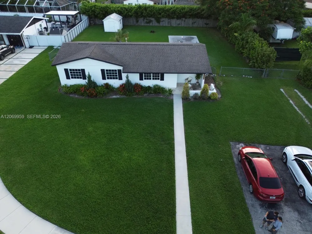 18608 SW 93rd Pl Cutler Bay, FL 33157