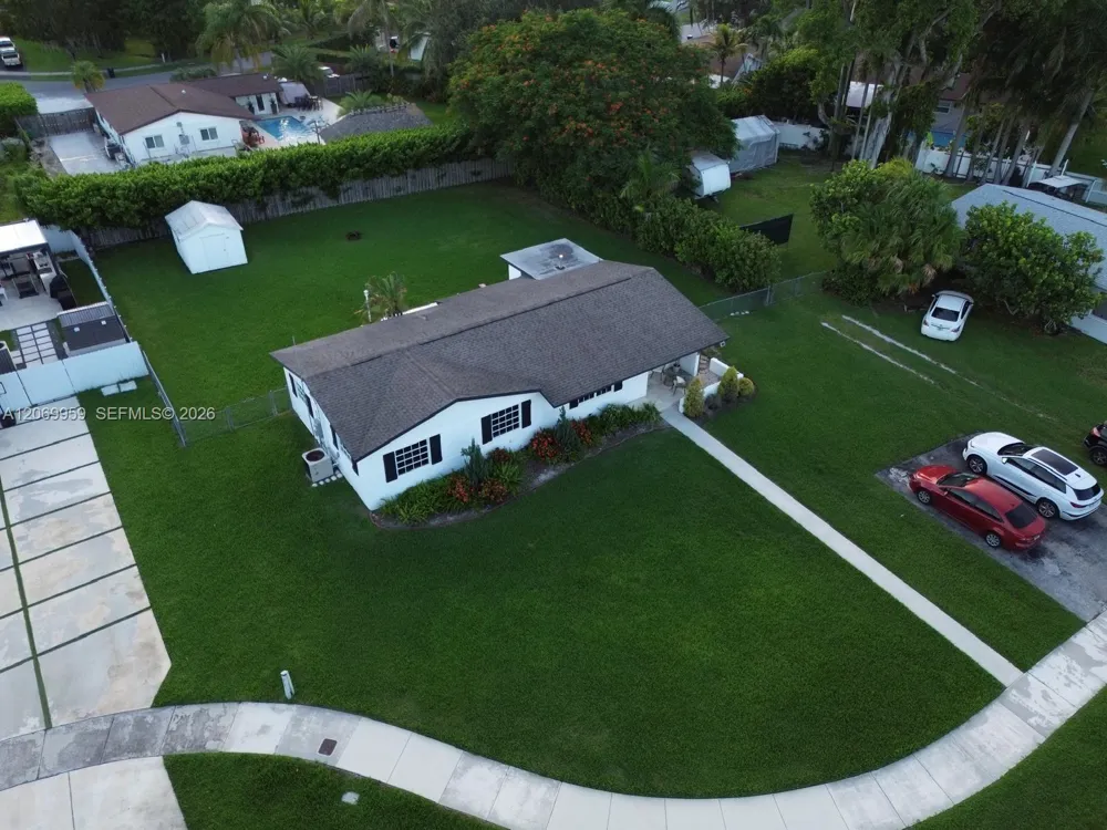 18608 SW 93rd Pl Cutler Bay, FL 33157