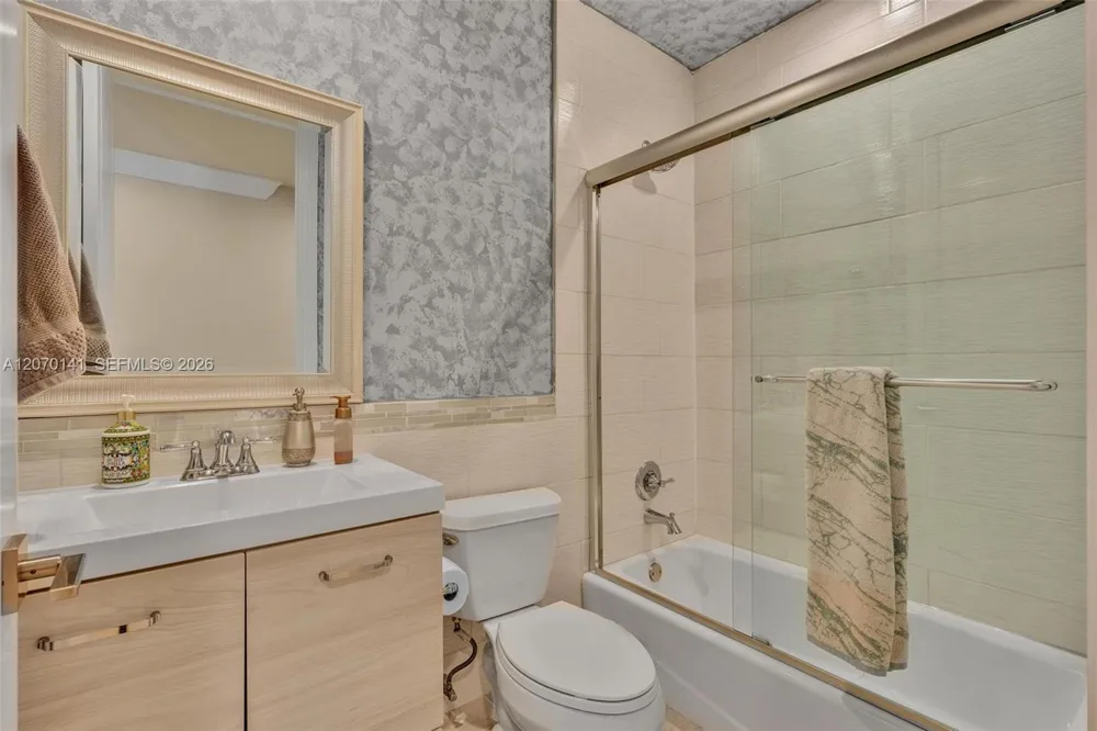 3828 Pine Lake Dr Weston, FL 33332