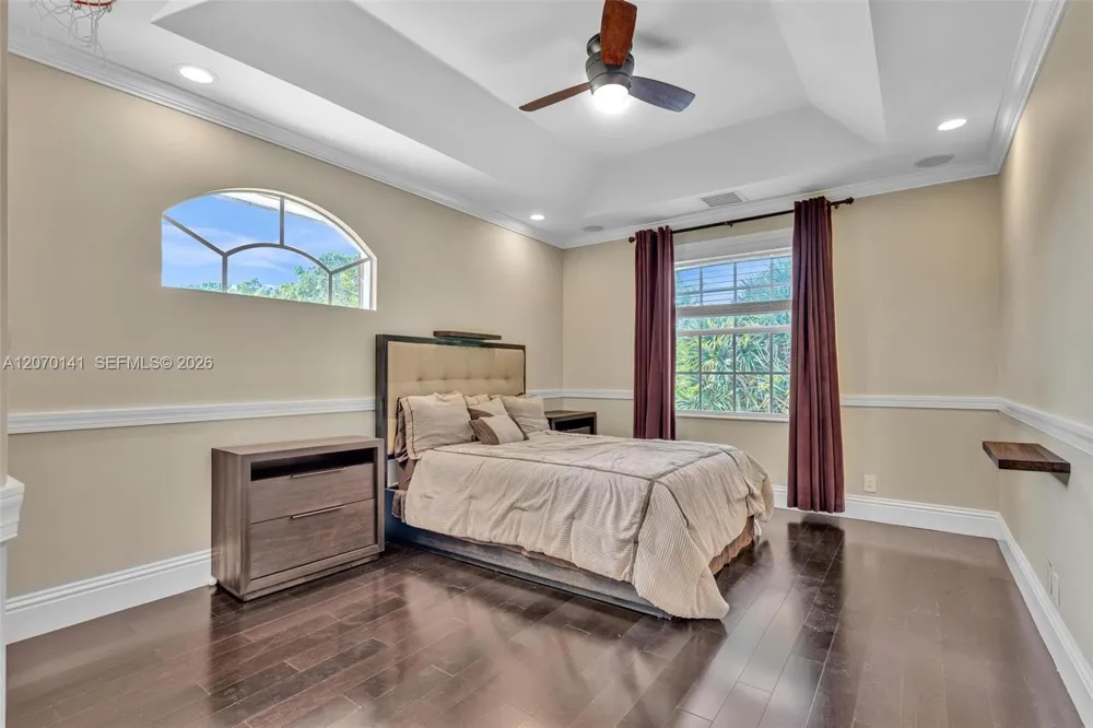 3828 Pine Lake Dr Weston, FL 33332