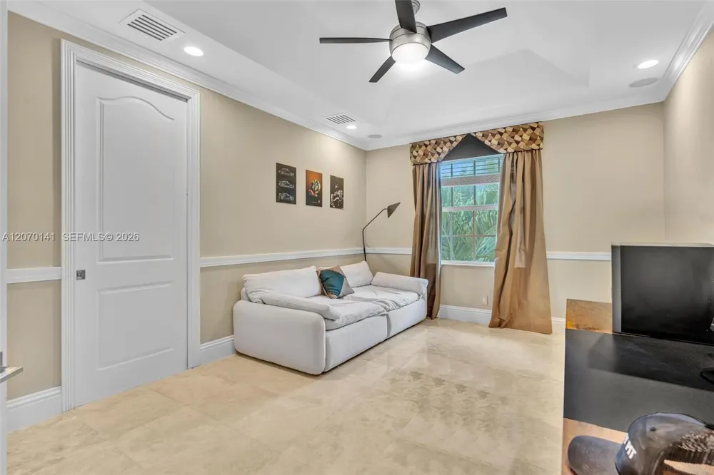3828 Pine Lake Dr Weston, FL 33332