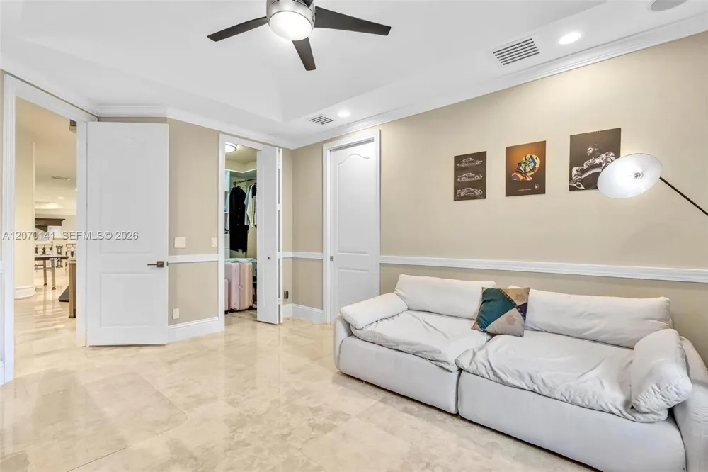 3828 Pine Lake Dr Weston, FL 33332