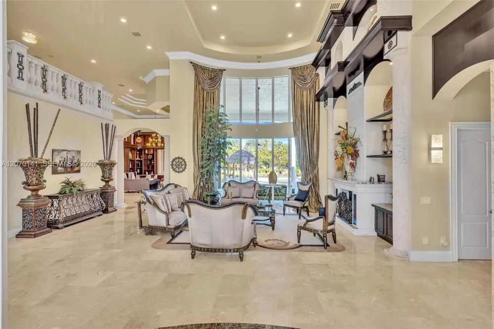 3828 Pine Lake Dr Weston, FL 33332