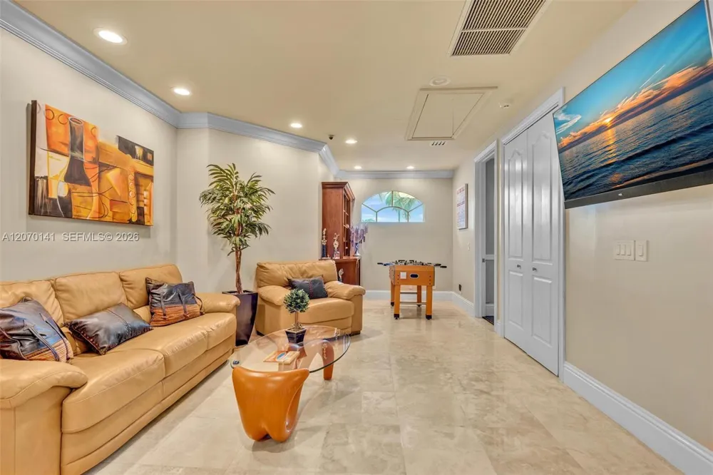 3828 Pine Lake Dr Weston, FL 33332
