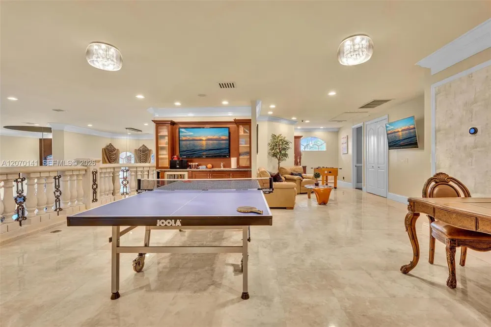 3828 Pine Lake Dr Weston, FL 33332