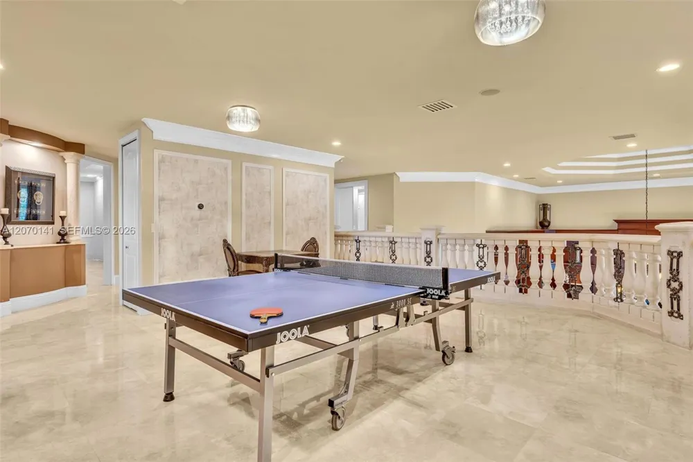 3828 Pine Lake Dr Weston, FL 33332