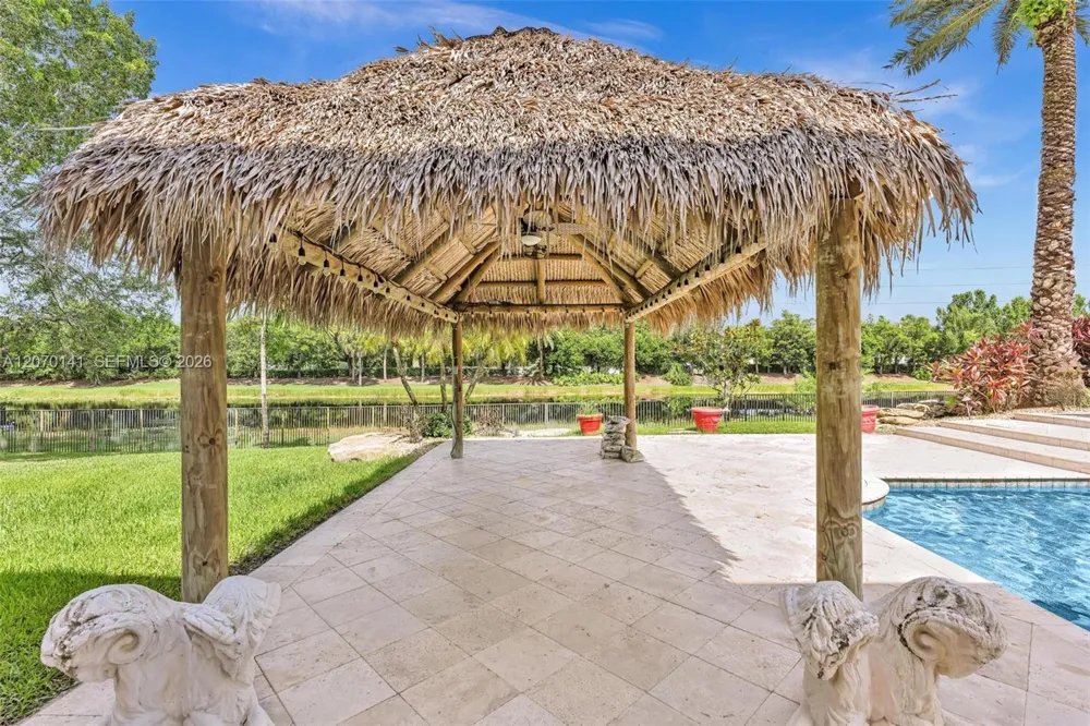 3828 Pine Lake Dr Weston, FL 33332