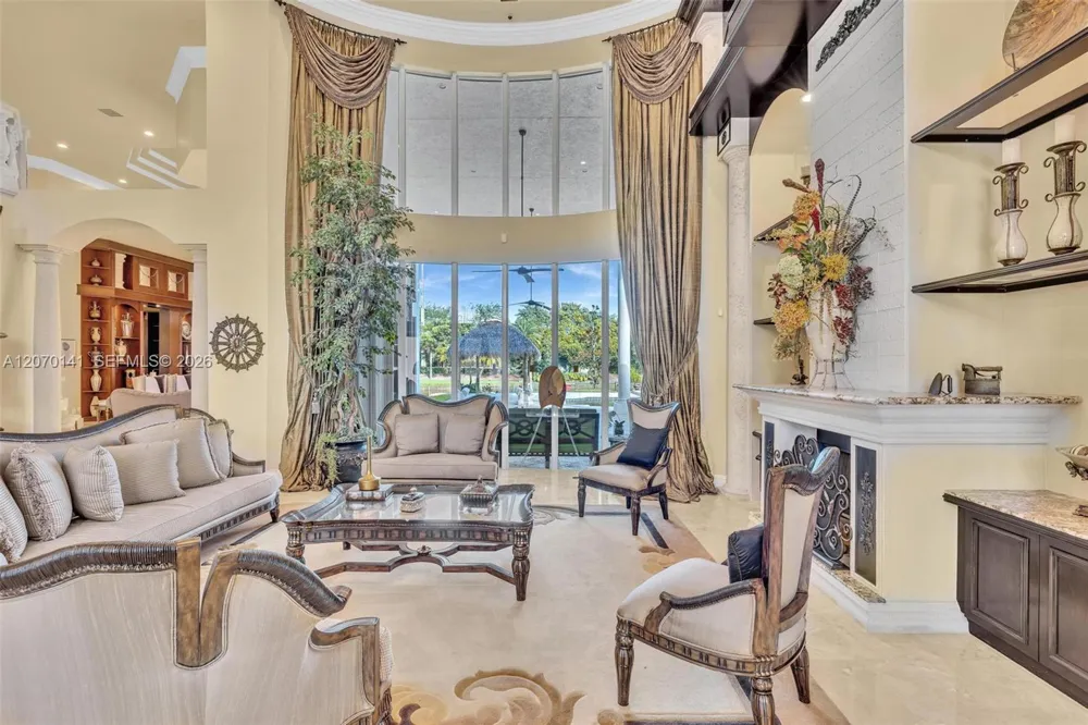3828 Pine Lake Dr Weston, FL 33332