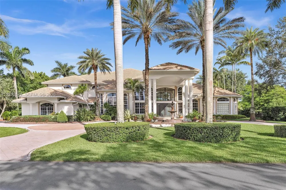 3828 Pine Lake Dr Weston, FL 33332