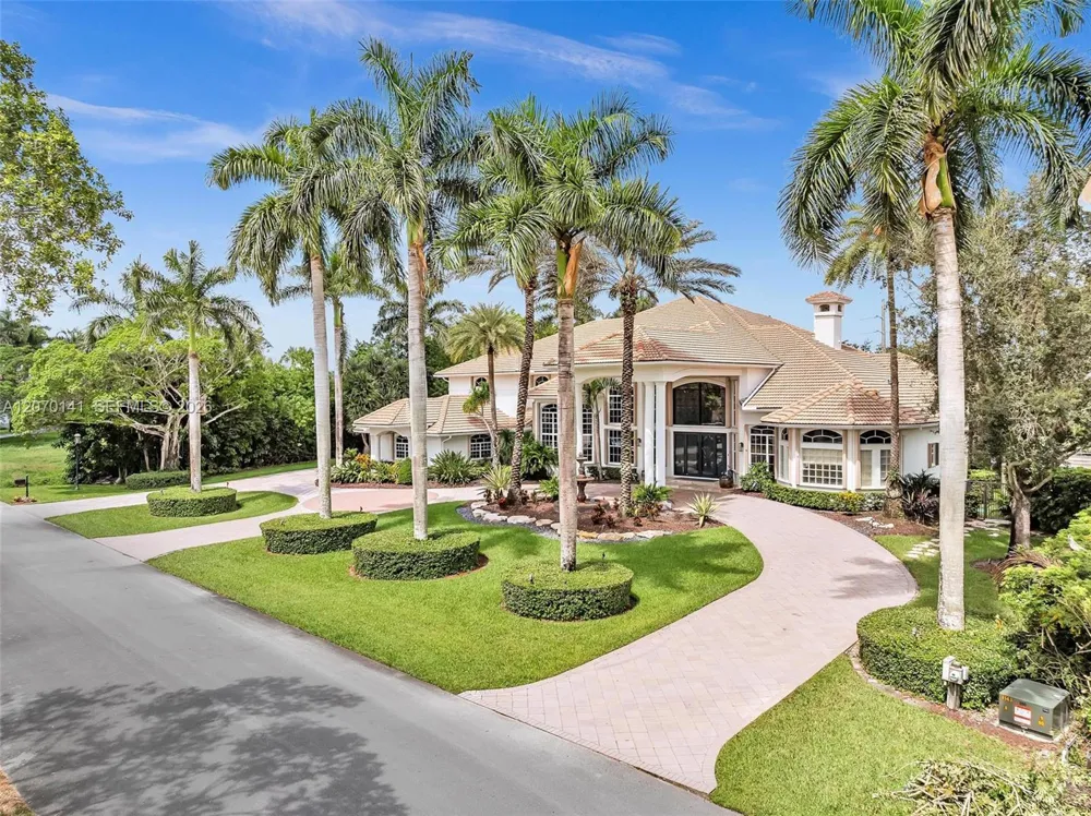 3828 Pine Lake Dr Weston, FL 33332