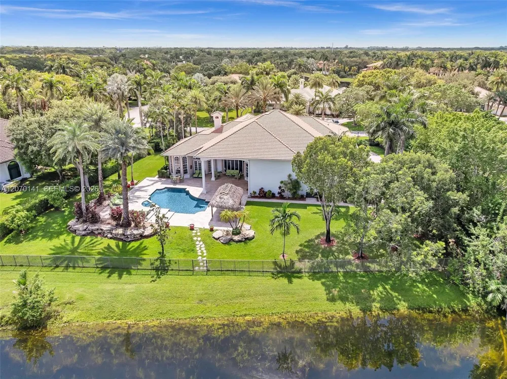 3828 Pine Lake Dr Weston, FL 33332