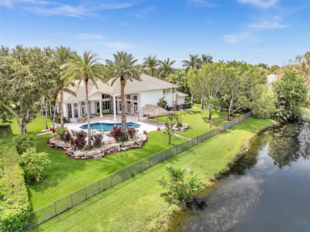 3828 Pine Lake Dr Weston, FL 33332