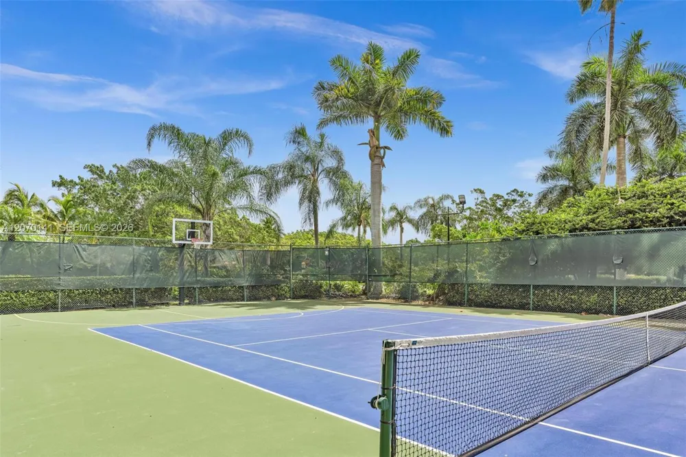 3828 Pine Lake Dr Weston, FL 33332
