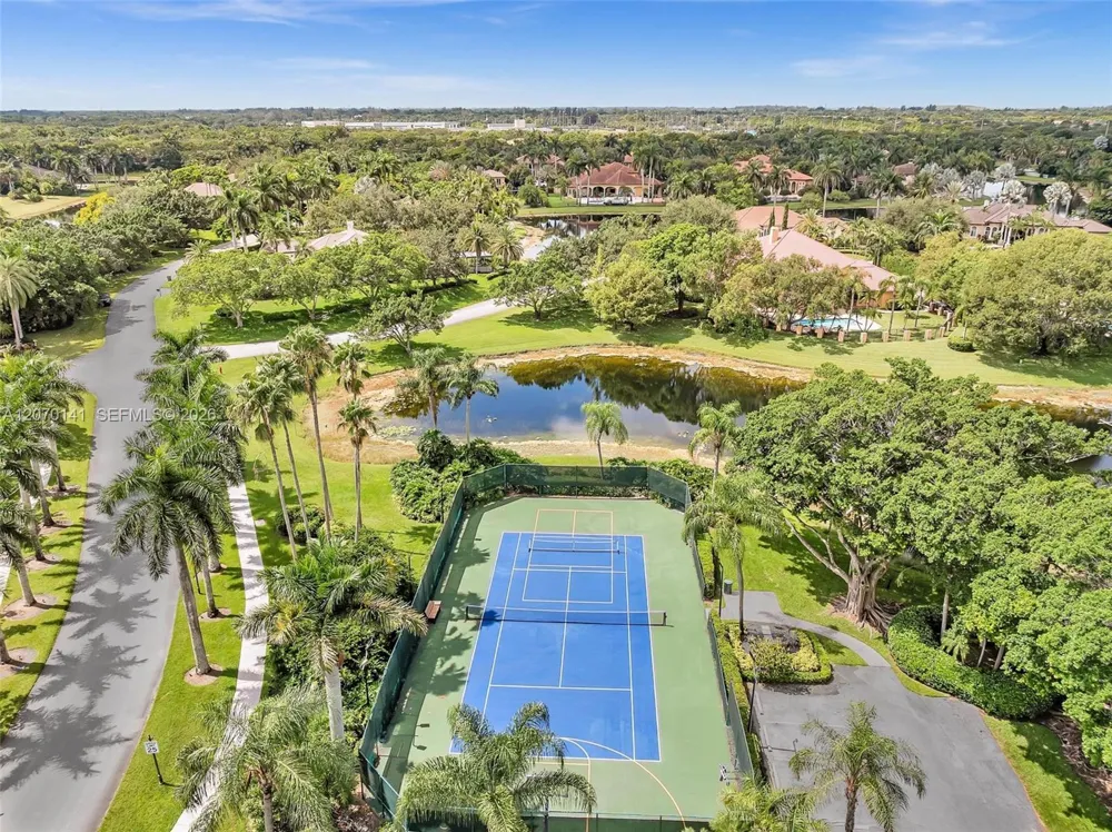 3828 Pine Lake Dr Weston, FL 33332