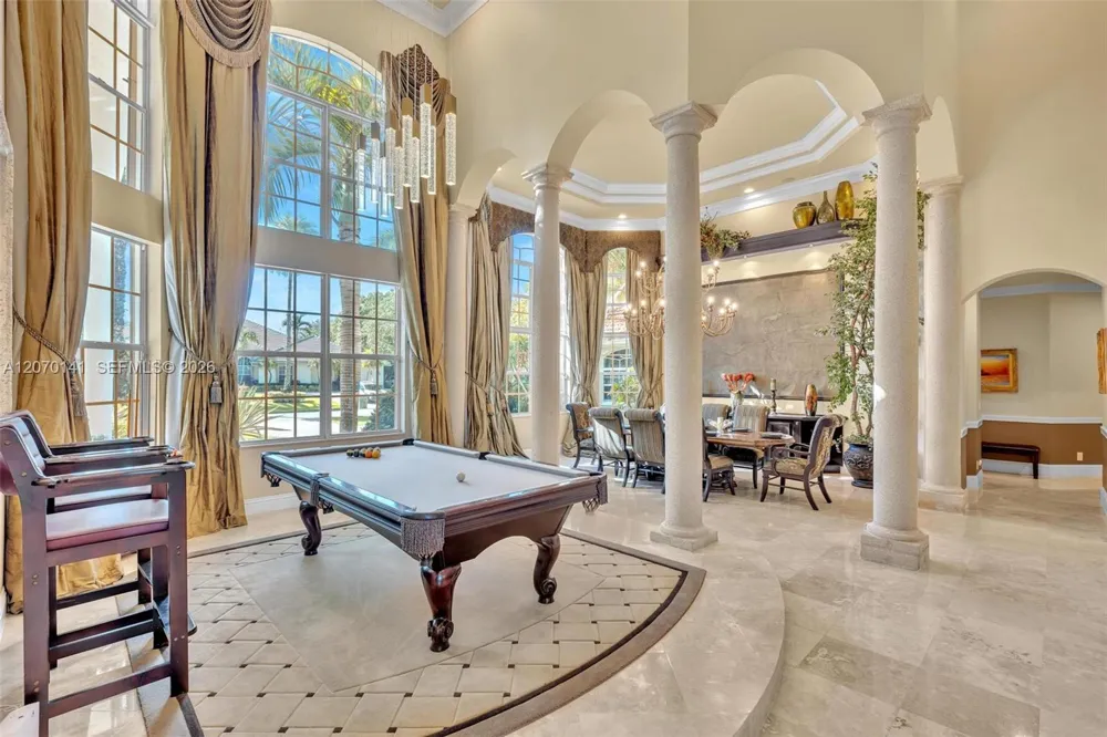 3828 Pine Lake Dr Weston, FL 33332