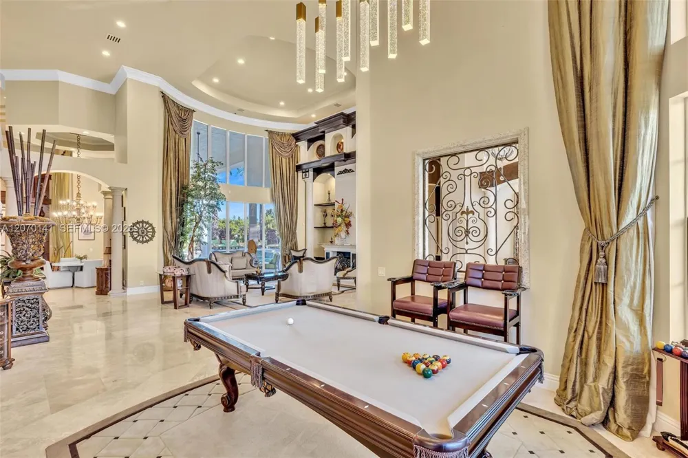 3828 Pine Lake Dr Weston, FL 33332