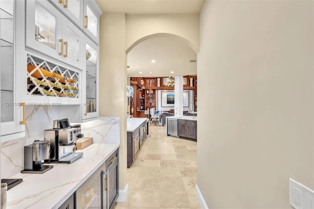 3828 Pine Lake Dr Weston, FL 33332