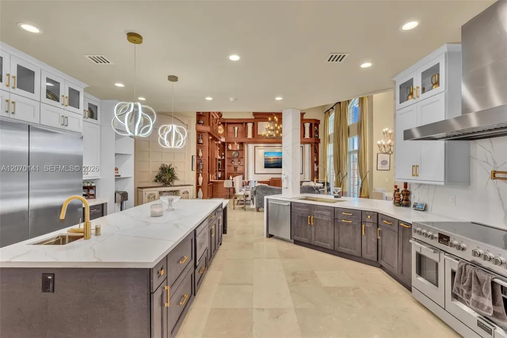 3828 Pine Lake Dr Weston, FL 33332