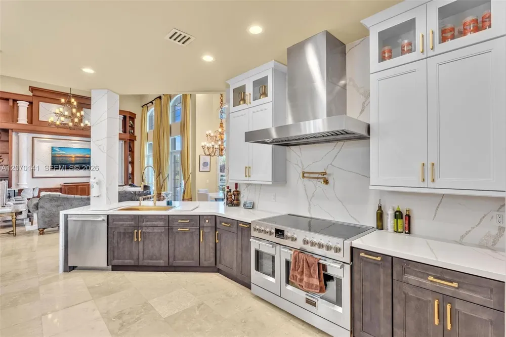 3828 Pine Lake Dr Weston, FL 33332