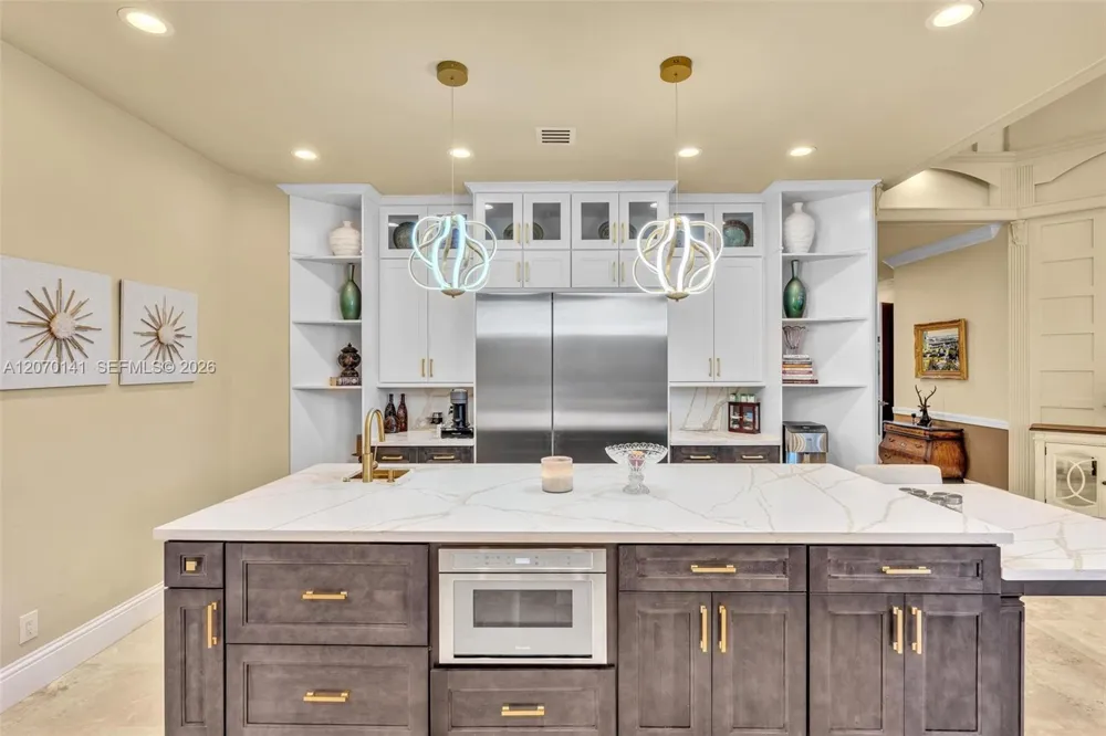 3828 Pine Lake Dr Weston, FL 33332