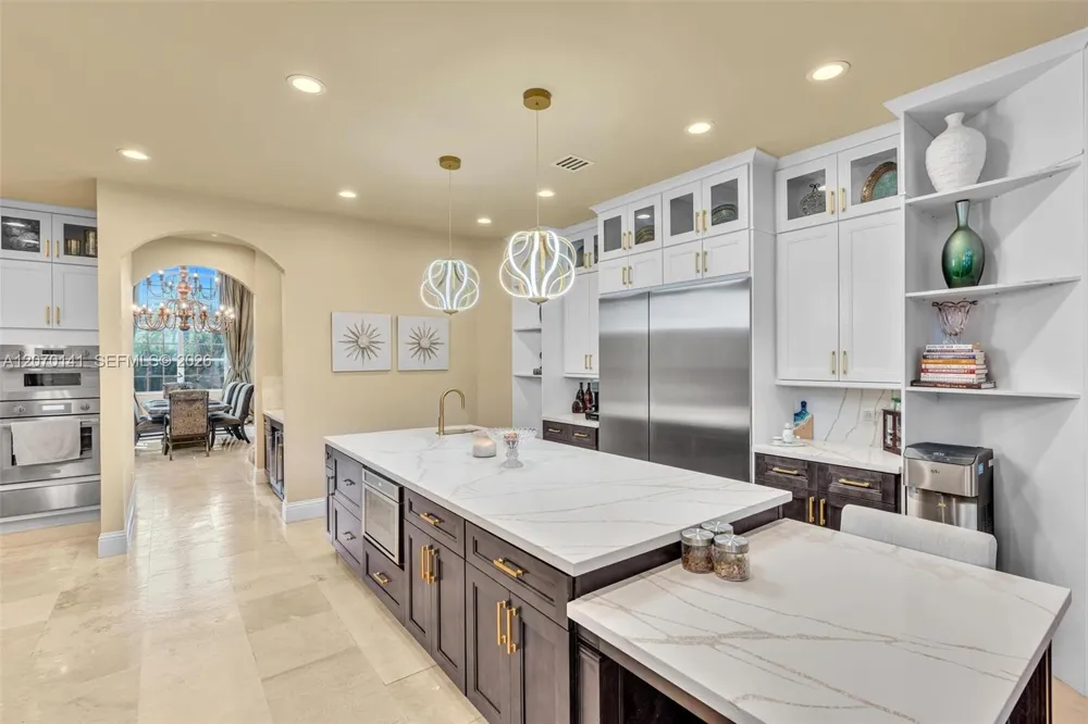 3828 Pine Lake Dr Weston, FL 33332