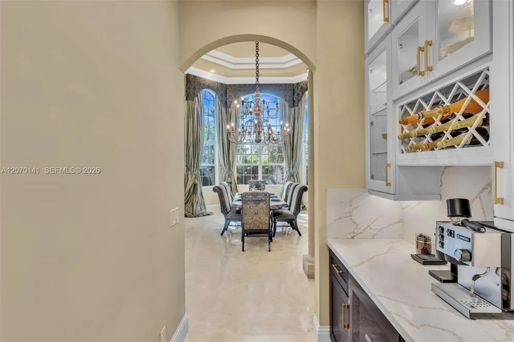3828 Pine Lake Dr Weston, FL 33332