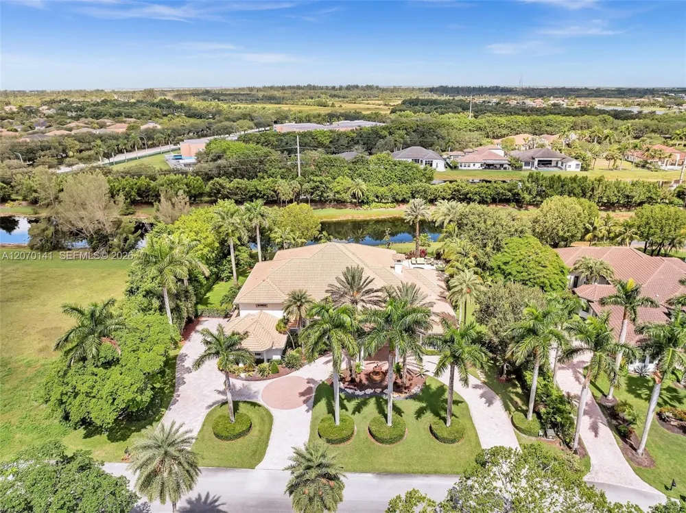 3828 Pine Lake Dr Weston, FL 33332