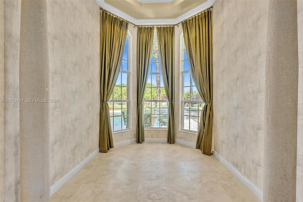 3828 Pine Lake Dr Weston, FL 33332