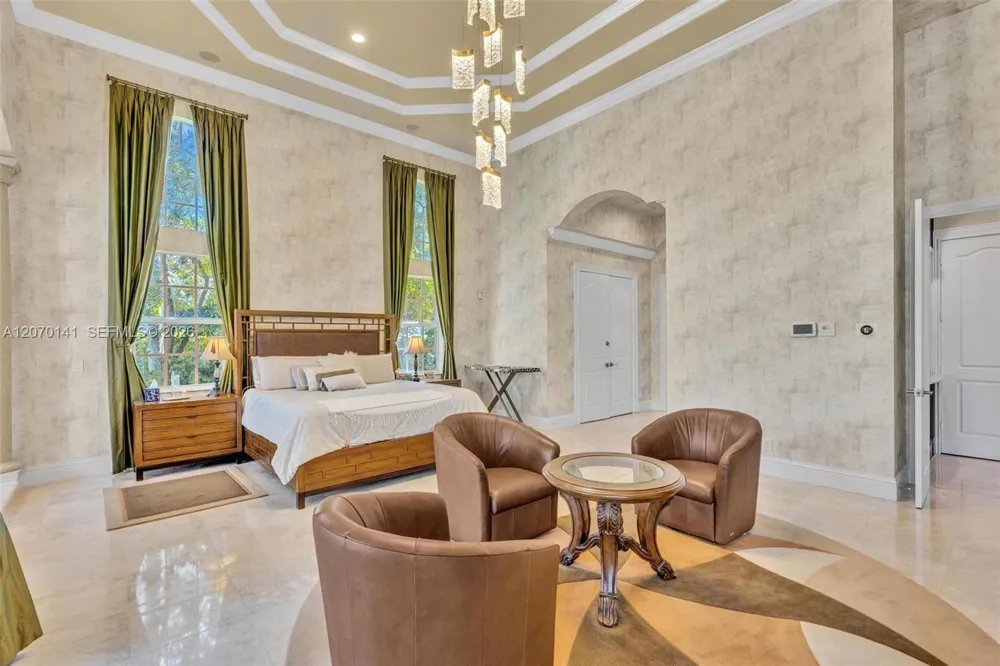 3828 Pine Lake Dr Weston, FL 33332