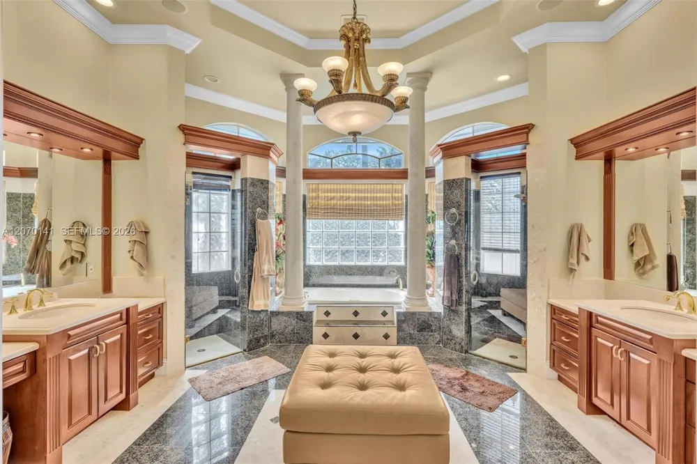 3828 Pine Lake Dr Weston, FL 33332