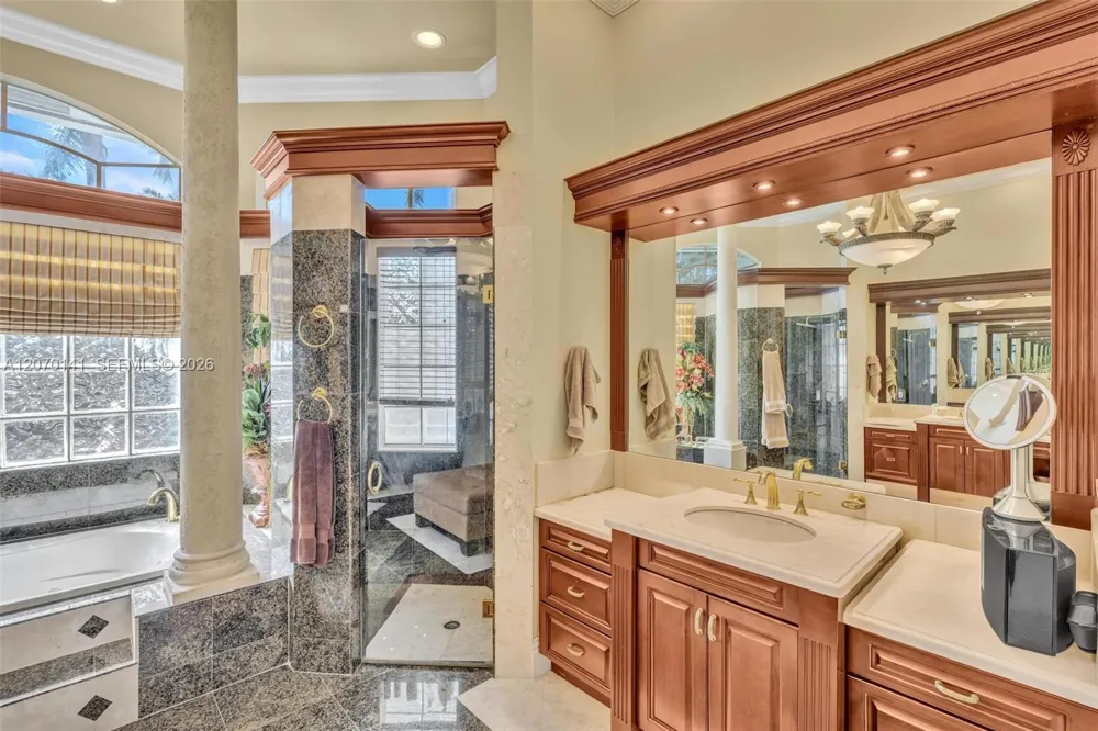 3828 Pine Lake Dr Weston, FL 33332