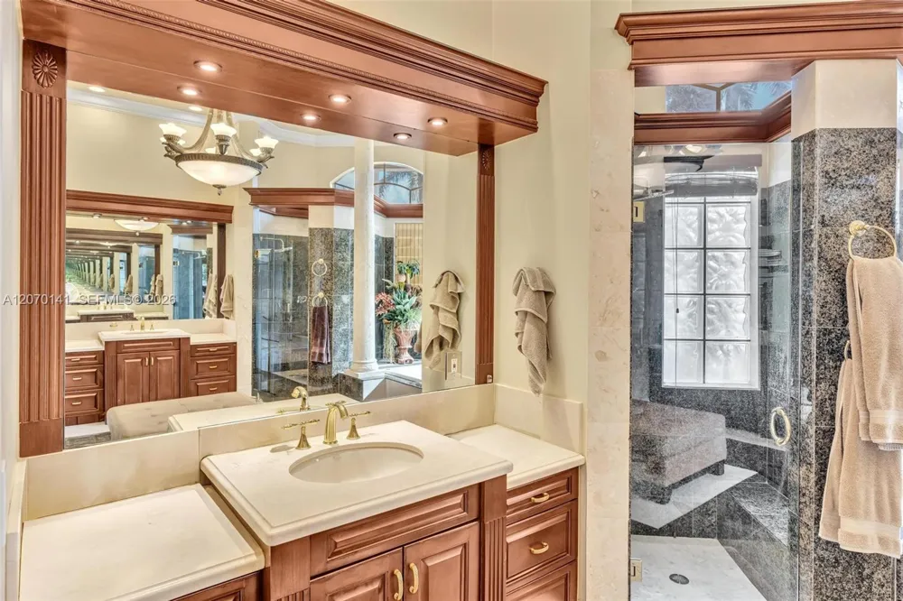 3828 Pine Lake Dr Weston, FL 33332