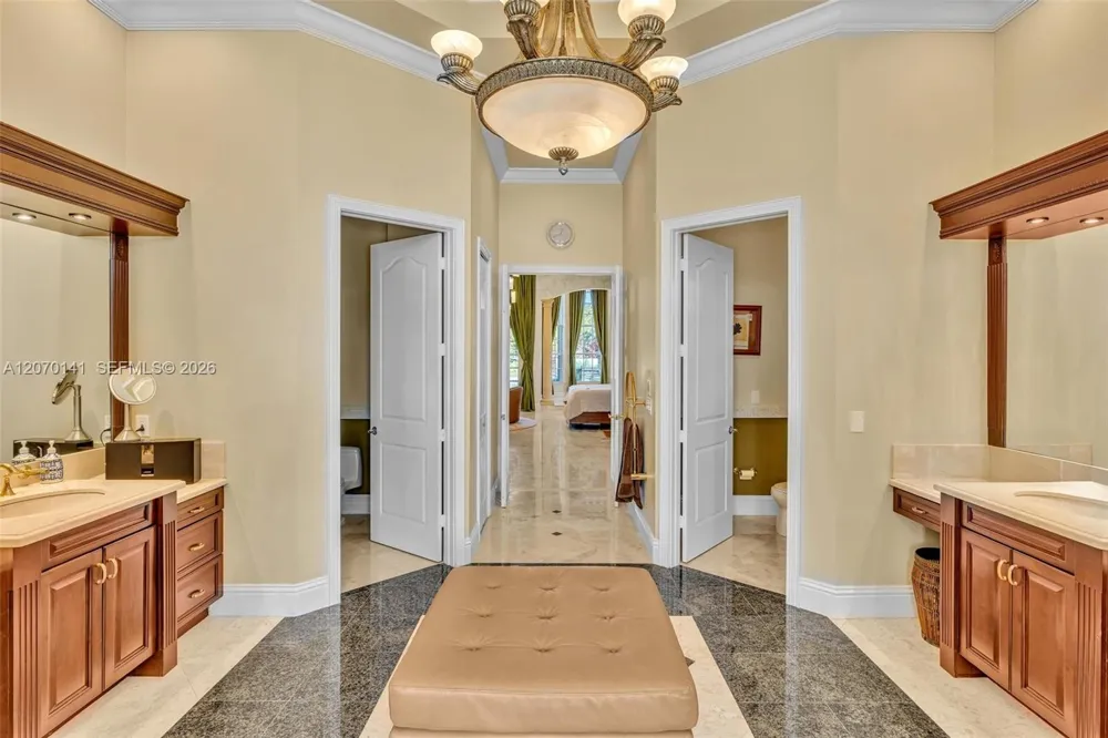 3828 Pine Lake Dr Weston, FL 33332