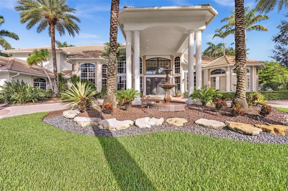 3828 Pine Lake Dr Weston, FL 33332