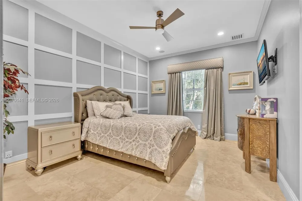 3828 Pine Lake Dr Weston, FL 33332