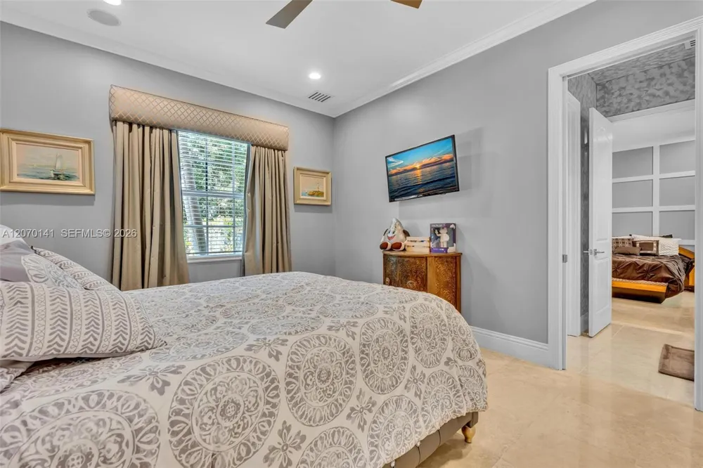3828 Pine Lake Dr Weston, FL 33332