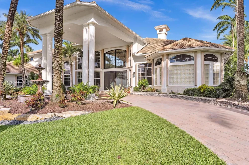 3828 Pine Lake Dr Weston, FL 33332